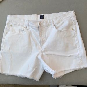 White Jean shorts, perfect length and stretchy